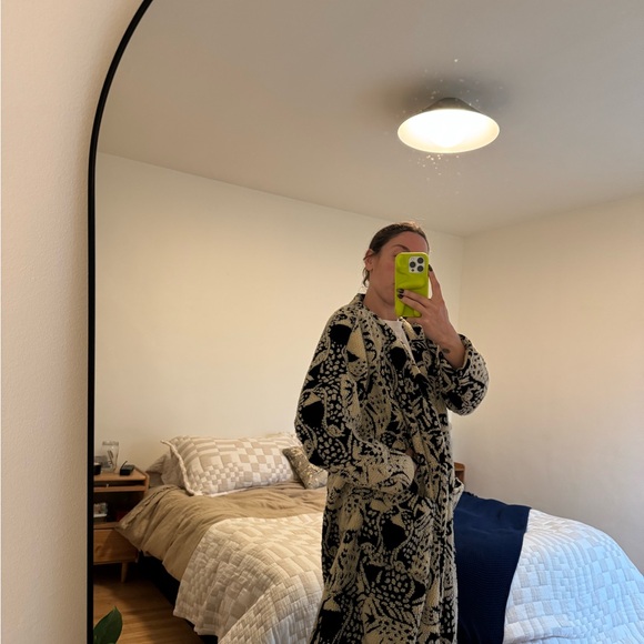 FARM Rio Leopard Patterned Jacket in Black and Cream - Picture 7 of 8